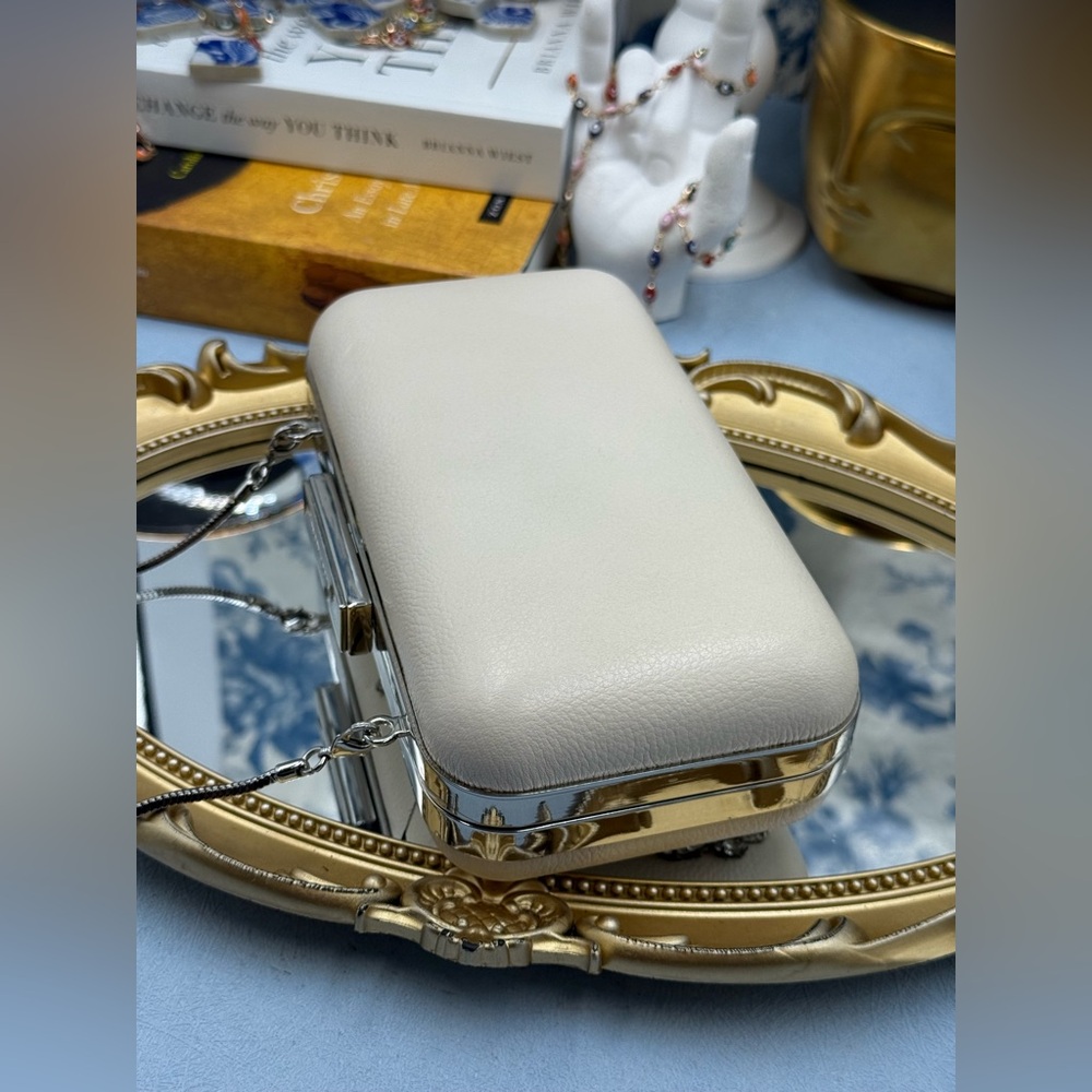 🆕 HENRI BENDEL 🧿 NWOT Ivory Leafy Crystal Embellished Clutch, with Chain Strap - Picture 10 of 15